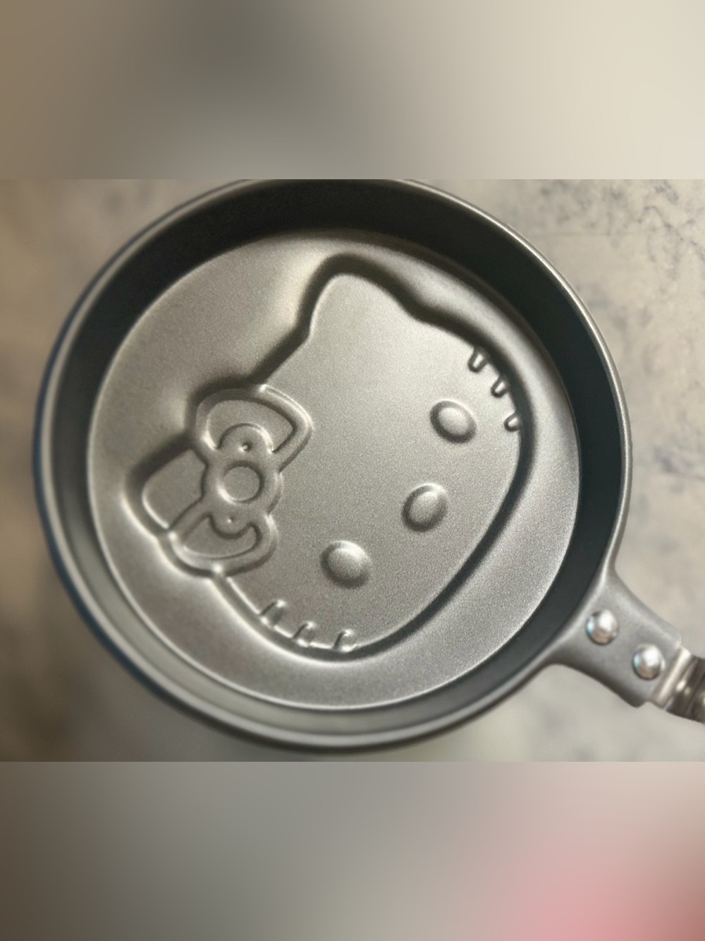 Hello Kitty Pink Character Pancake Pan with Bow Design small pancake size NWT
